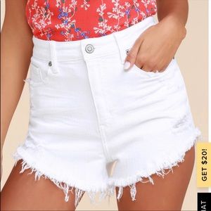 Lulu’s white high waisted shorts